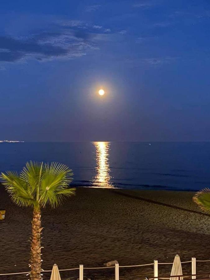 Molo Di Levante - Rent Apartment Marina di Ragusa Exteriör bild
