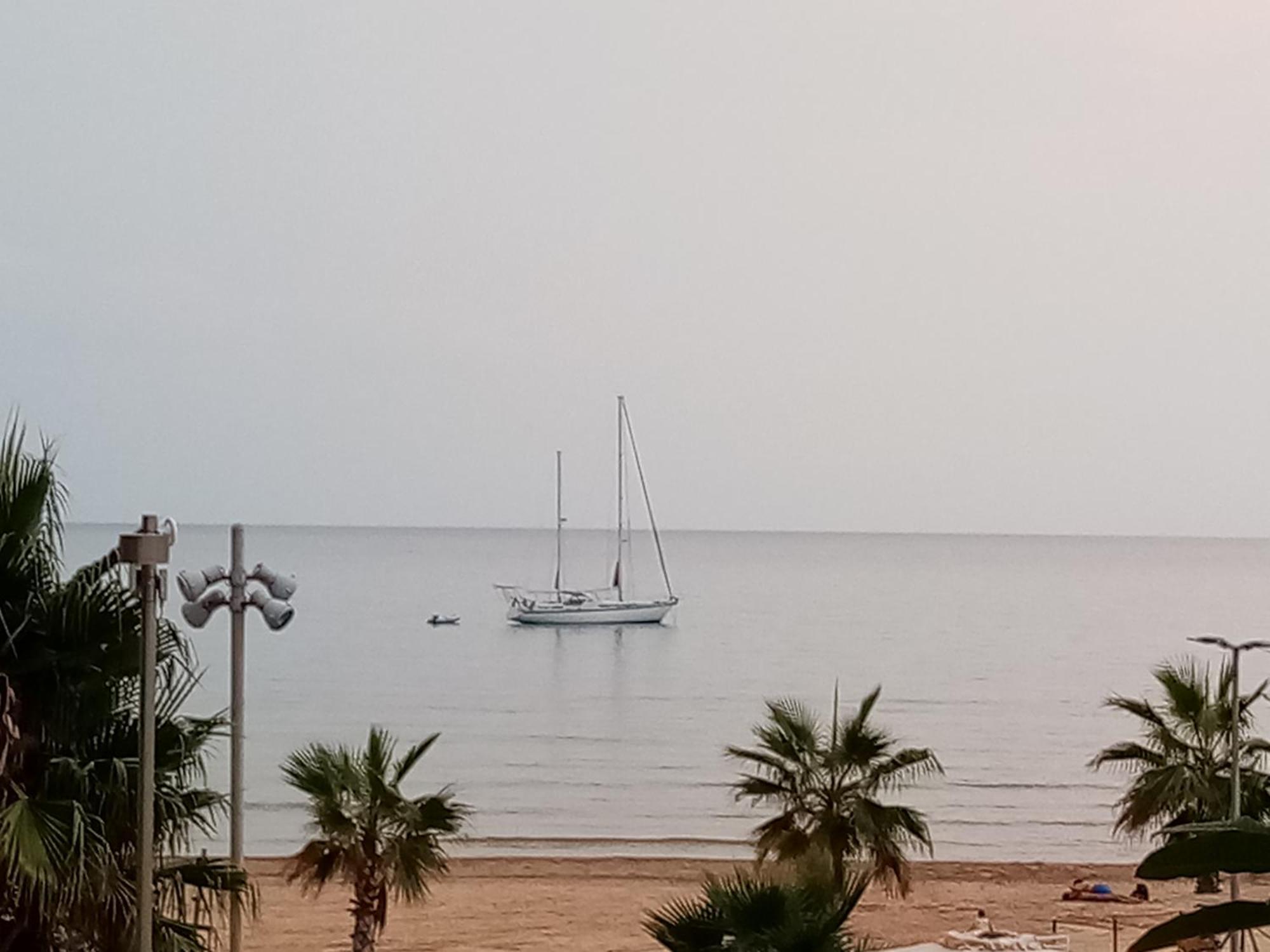Molo Di Levante - Rent Apartment Marina di Ragusa Exteriör bild