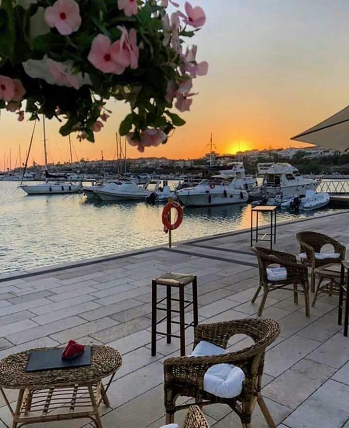Molo Di Levante - Rent Apartment Marina di Ragusa Exteriör bild